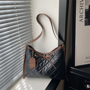 菱格绣线女2026新款 大容量休闲文艺通勤斜挎单肩腋下包 潮流时尚