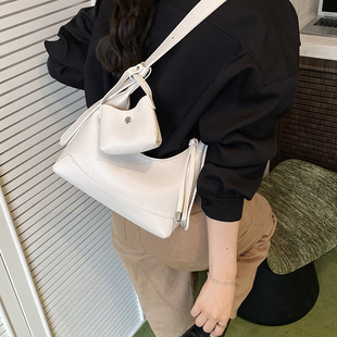 简约宽肩带单肩斜挎包送零钱包 复古感腋下通勤包包女2025新款