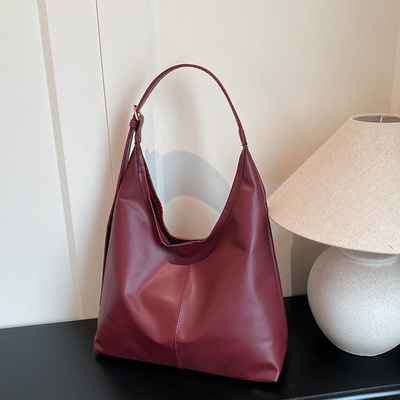 2025年新款女包大容量PU通勤复古高颜值感单肩包腋下包跨境托特包