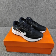 Nike耐克女 Zoom Structure 24 气垫透气减震公路跑鞋 DA8570-001