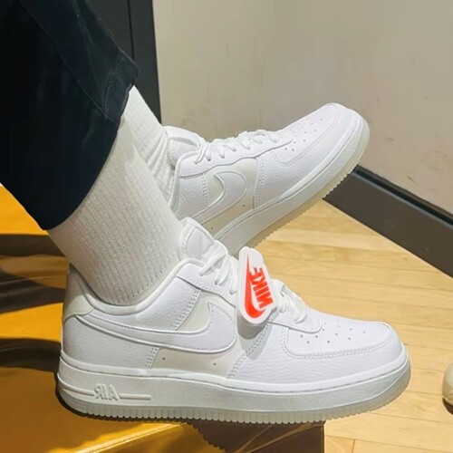 耐克AF1女子低帮白色运动板鞋