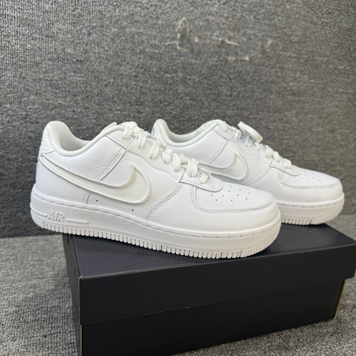 耐克AF1白色女款防滑耐磨板鞋