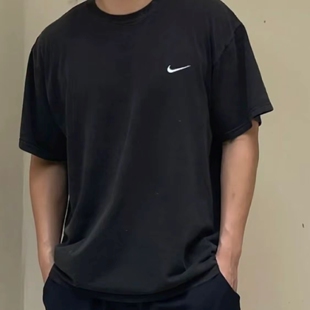 Nike Dri-FIT 黑色女款运动训练速干透气圆领短袖 AJ8122-010