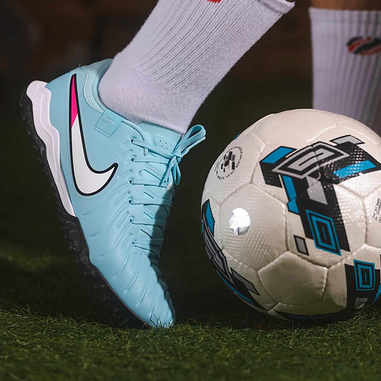 耐克传奇10LEGEND 10 ACADEMY TF碎钉训练足球鞋DV4342-401-001