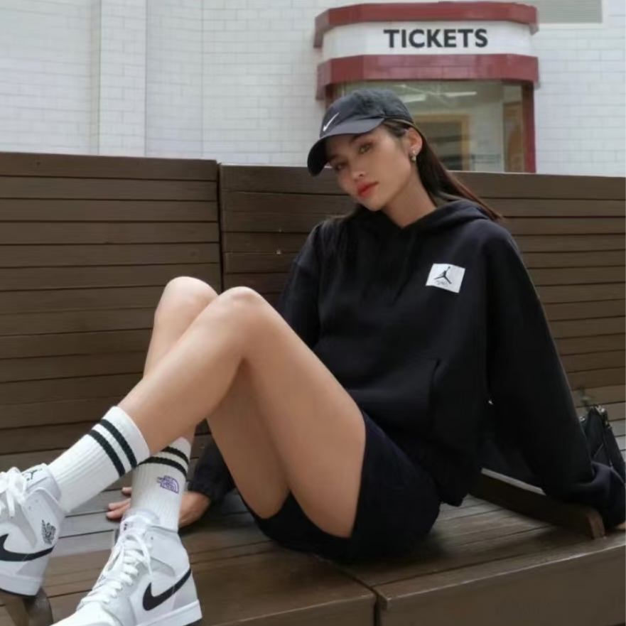 耐克AJ帽衫女 Jordan黑色时尚百搭宽松小logo连帽卫衣 DQ4604-010