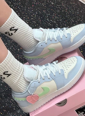 耐克 AIR JORDAN 1(GS)米蓝色爱心挂饰运动鞋低帮板鞋IB7113-403