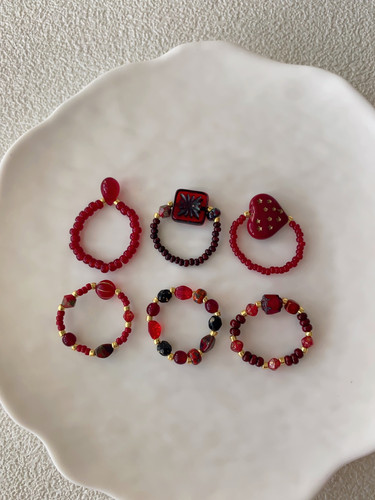 HUYA手作复古红串珠戒指秋冬酒红小众设计爱心百搭戒指女