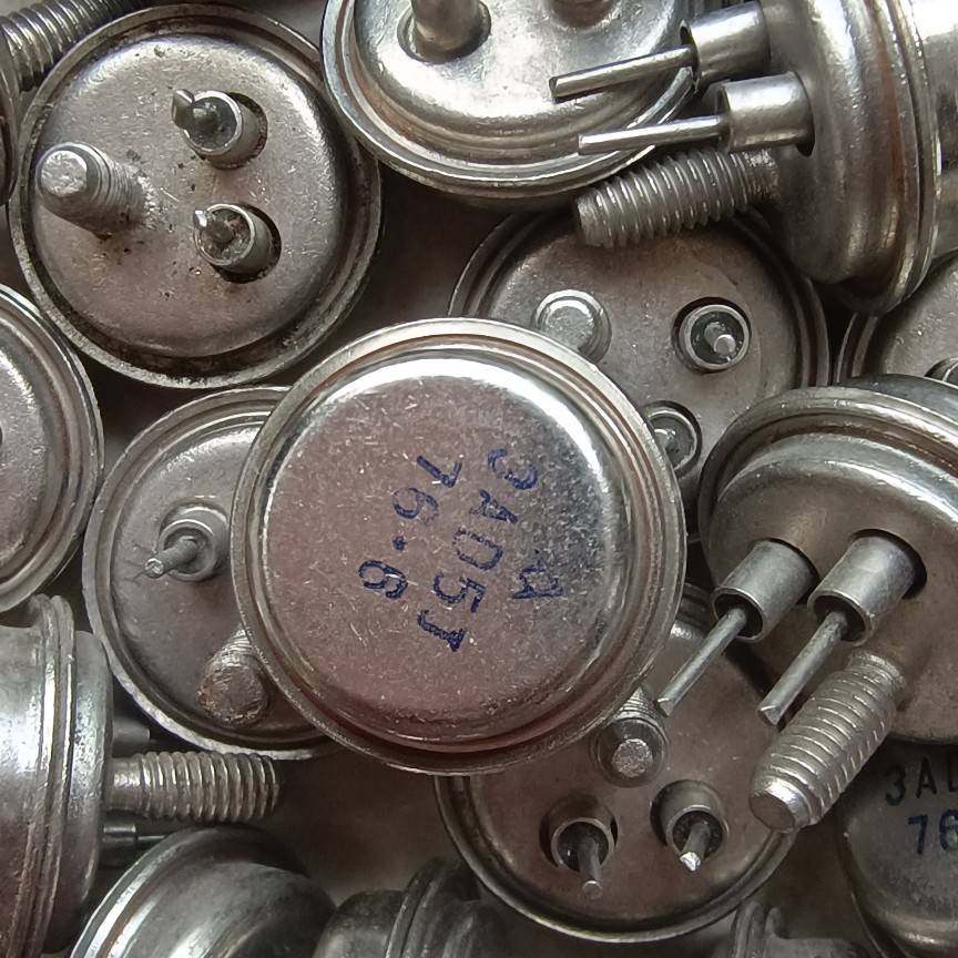 3AD5J三极管，如图所示44只，议价 维修！！！