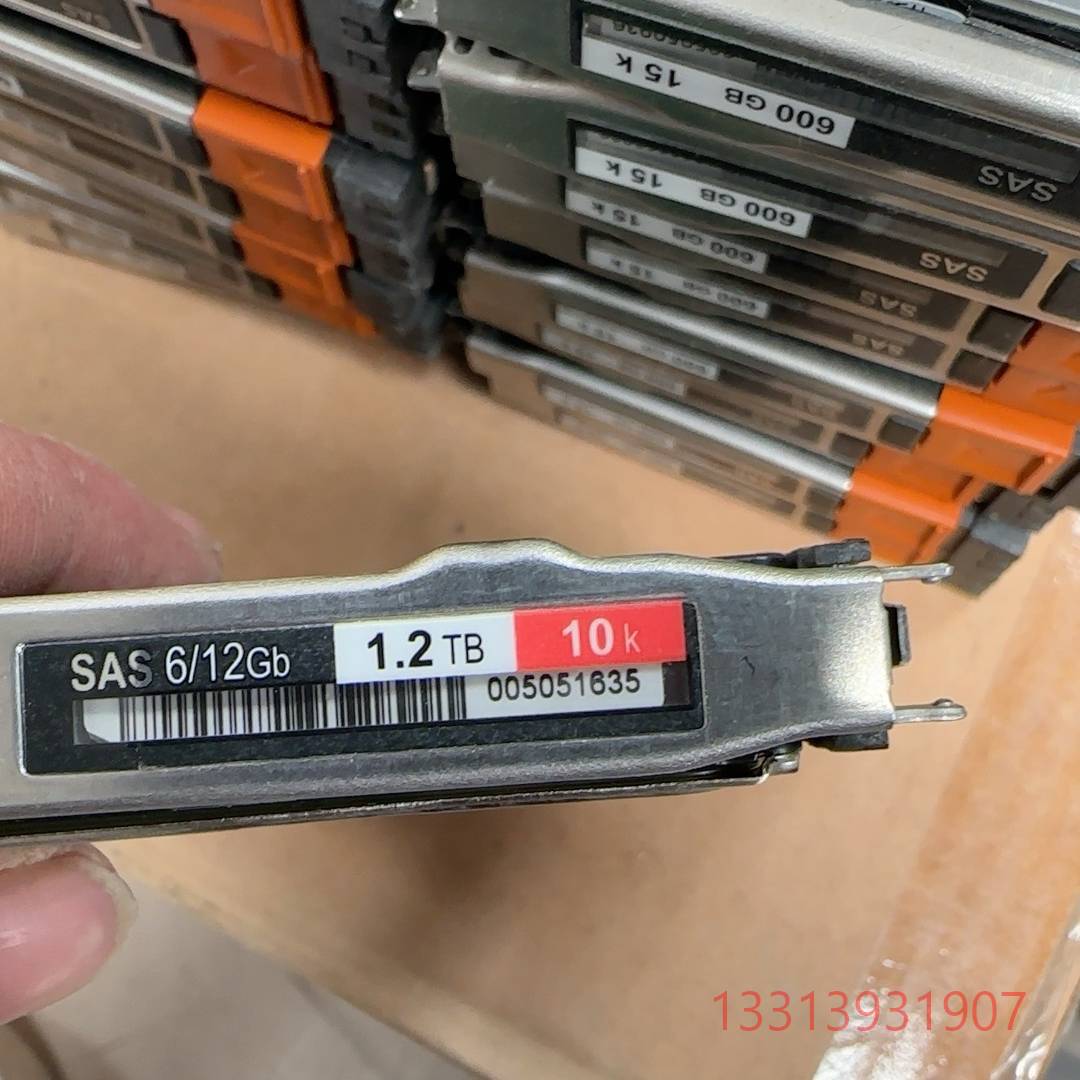 EMC Unity 1.2TB 1.2T D3-2S10-1议价 维修！！！