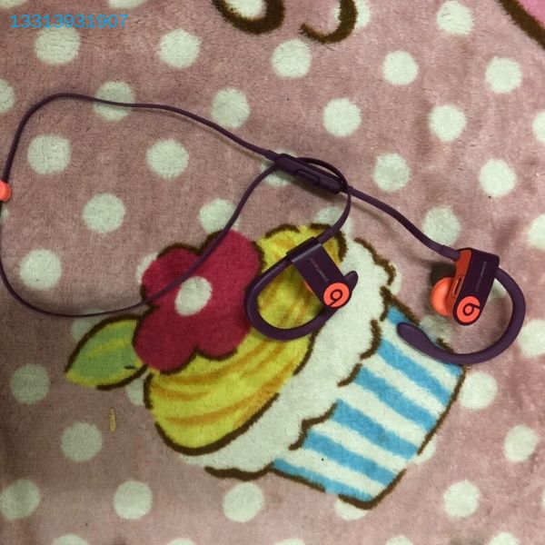 powerbeats3 蓝牙耳机实物拍照 成色如图 议价！！ 可维修