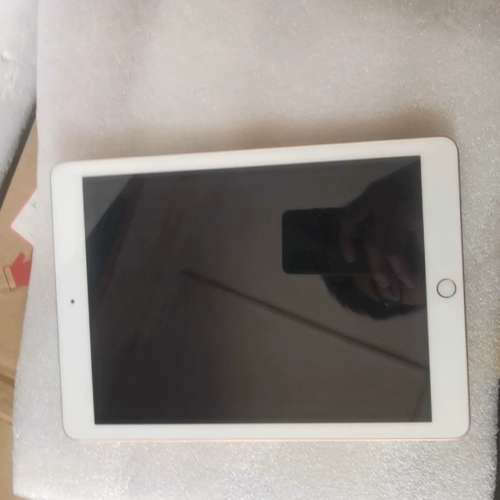 iPad A1893，有屏幕锁，有ID，内存32G，全原无维议价也可维修
