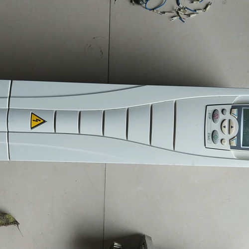 ABB:7.5kw变频器，中文面板，ACS510-01-01议价也可维修