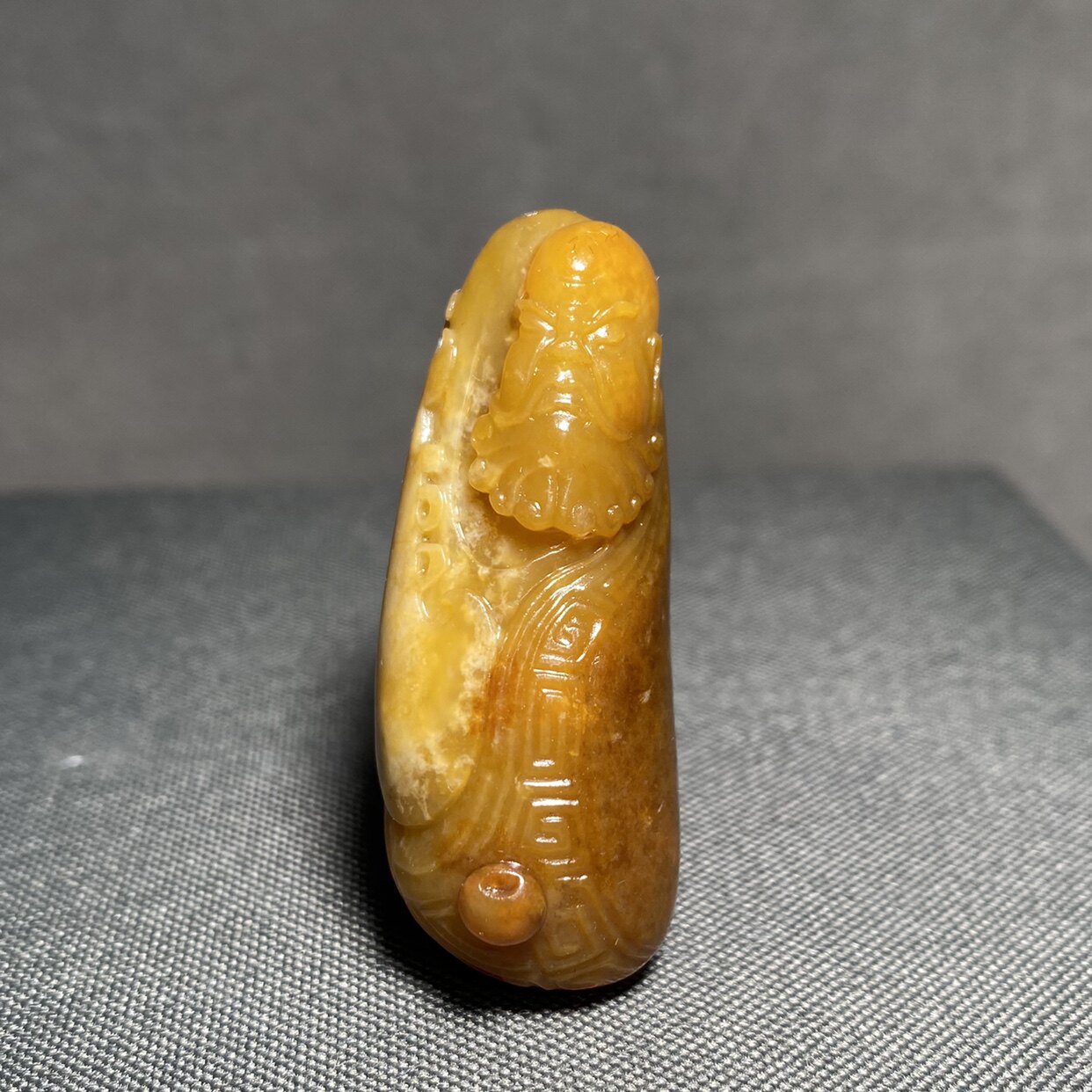 达摩 和田玉黄玉籽料挂件独籽真皮鸡油黄原颗籽人物玉坠苏工 实价