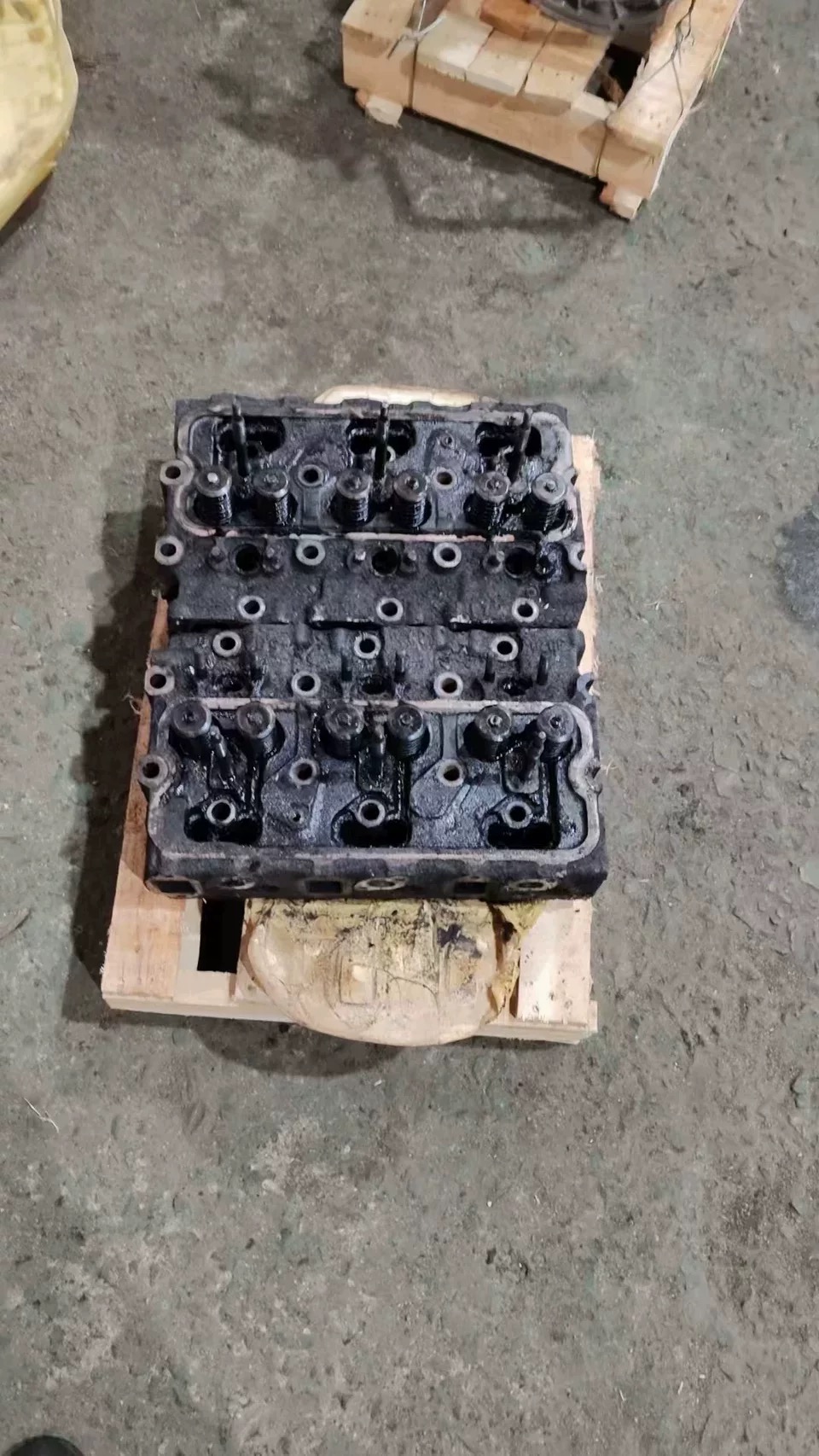 玉柴6105发动机缸盖YC6J180 210缸盖