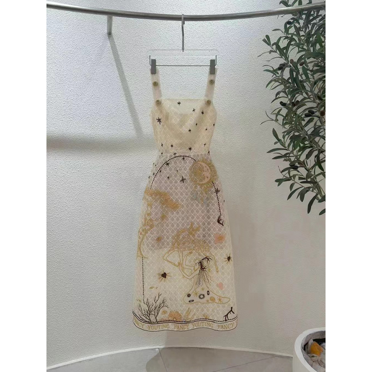 越南小众设计师蕾丝星月刺绣收腰带袖连衣裙GSEN68022