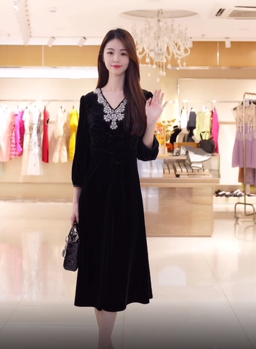 显瘦长袖丝绒妈妈连衣裙