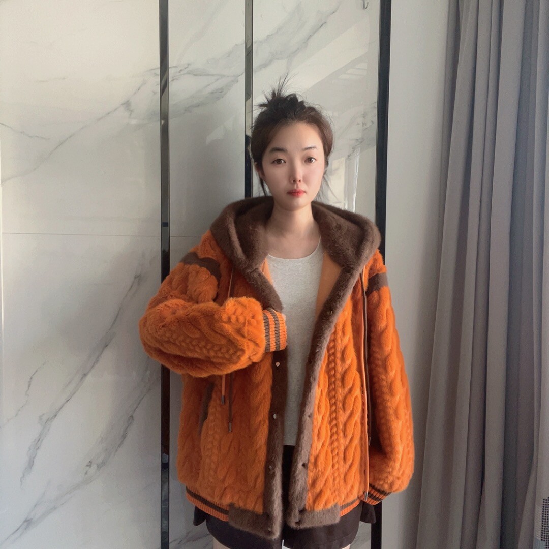 雪兰貂轻奢短外套女时尚加厚宽松