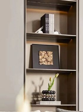 轻奢中式现代样板间展示柜陈列搭配装饰艺术皮革鎏金布艺挂画装饰