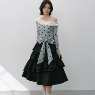 Narratorgirls灰黑色波点斜肩木耳边甜美长袖 T恤收腰显瘦高弹