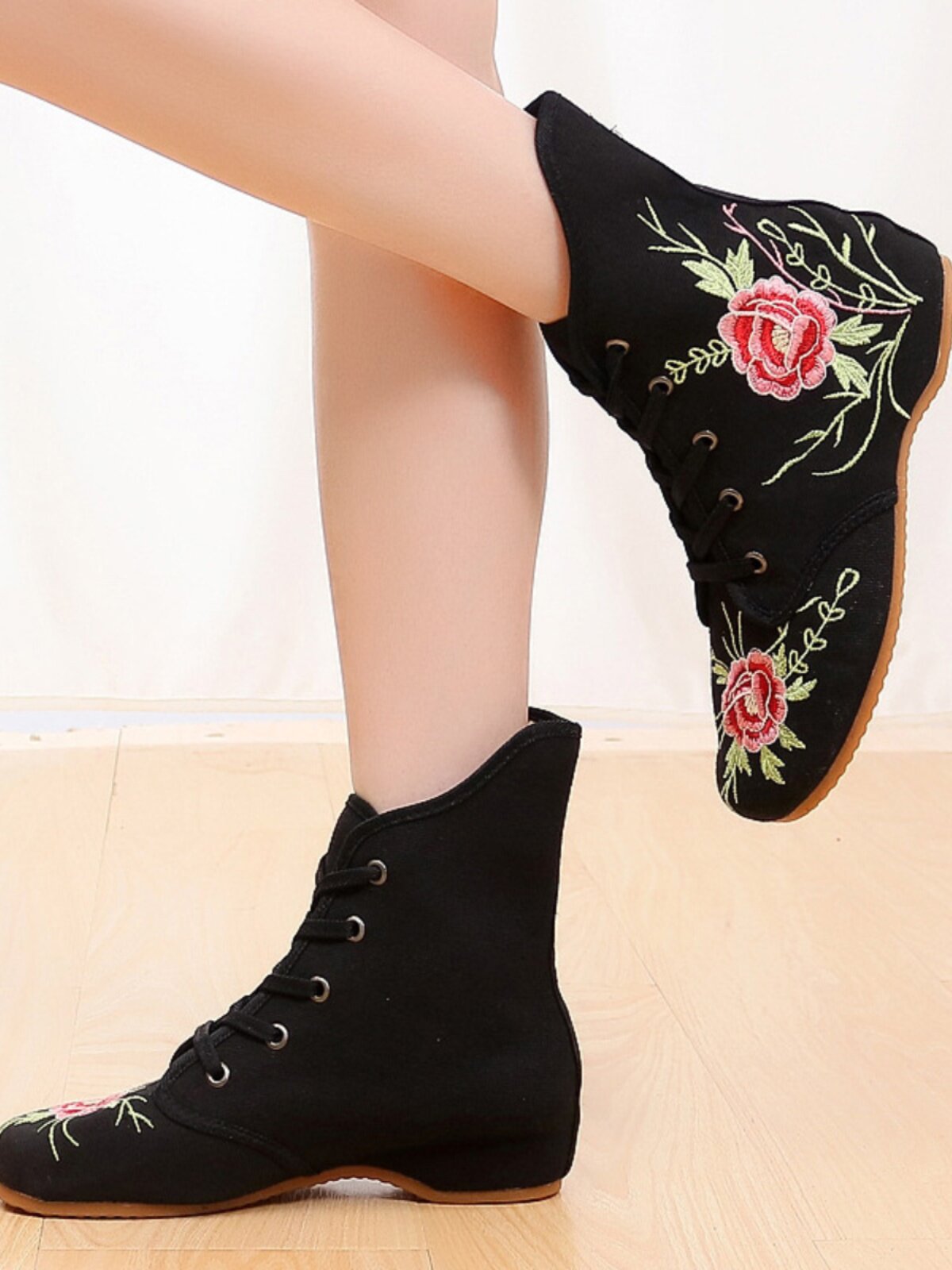 AUTUMN AND WINTER CLOTH SHOES EMBROIDERED BOOTS SHORT WOMENS BOOTS SQUARE DANCE OLD BEIJING BOOTS HEIGHTENED LACE-UP WARM RETRO COTTON BOOTS
