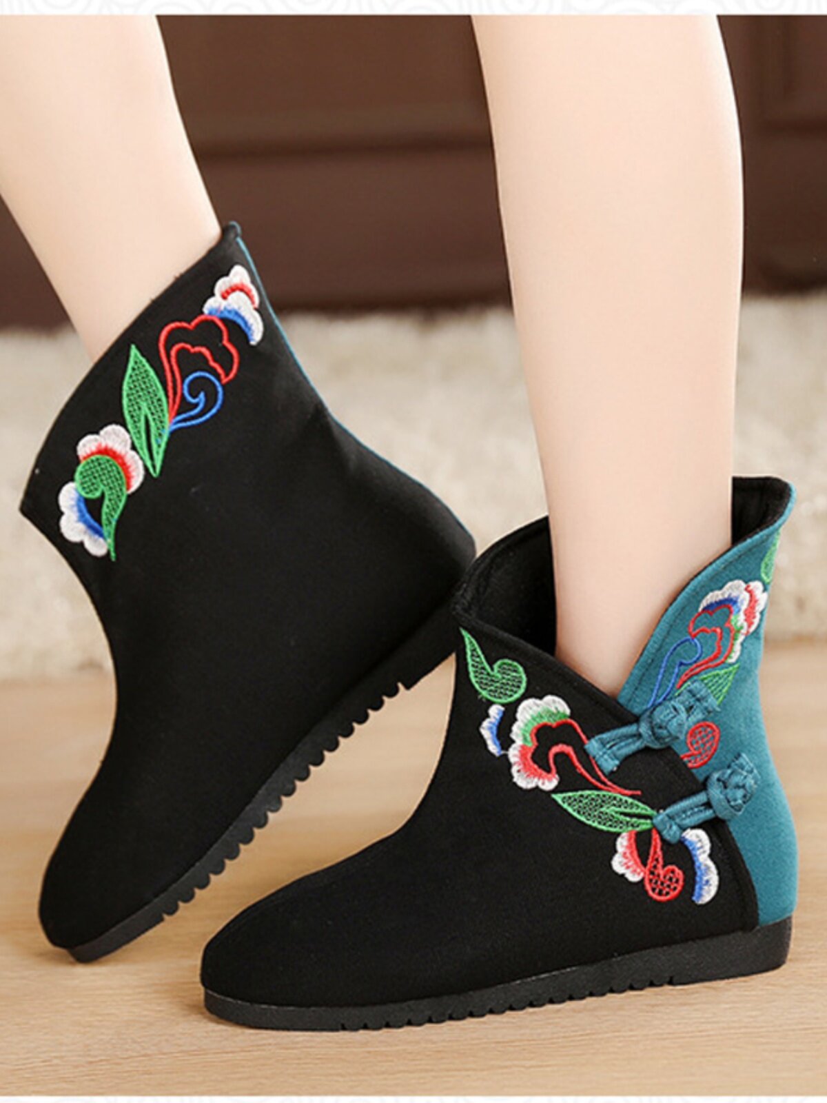 AUTUMN AND WINTER BOOTS WINTER OLD BEIJING CLOTH SHOES FLAT FLAT HEEL EMBROIDERED BOOTS ETHNIC STYLE BUCKLE SHOES WOMENS BOOTS COTTON BOOTS CLOTH BOOTS