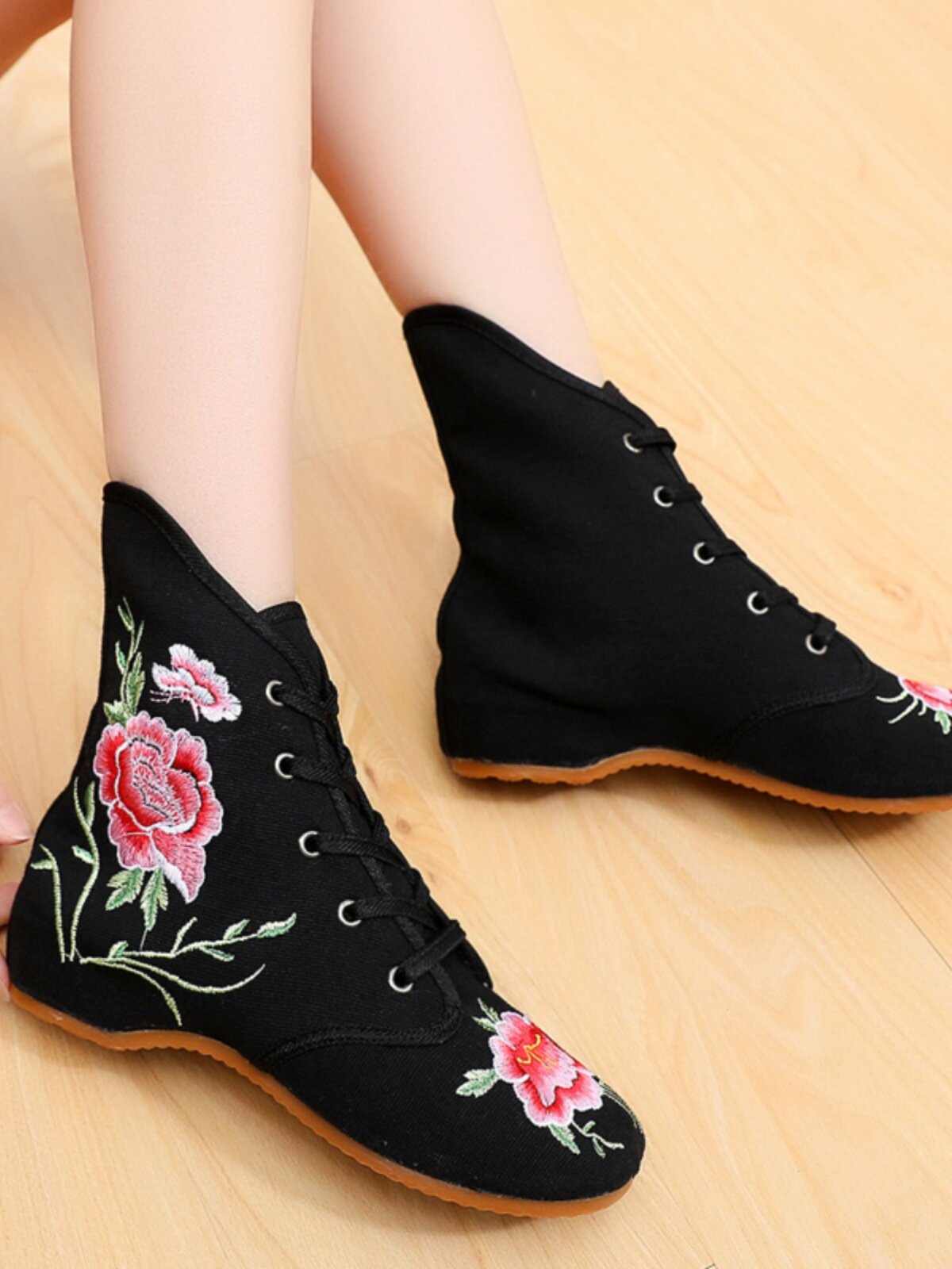 AUTUMN AND WINTER CLOTH SHOES EMBROIDERED BOOTS SHORT WOMENS BOOTS SQUARE DANCE OLD BEIJING BOOTS HEIGHTENED LACE-UP WARM RETRO COTTON BOOTS