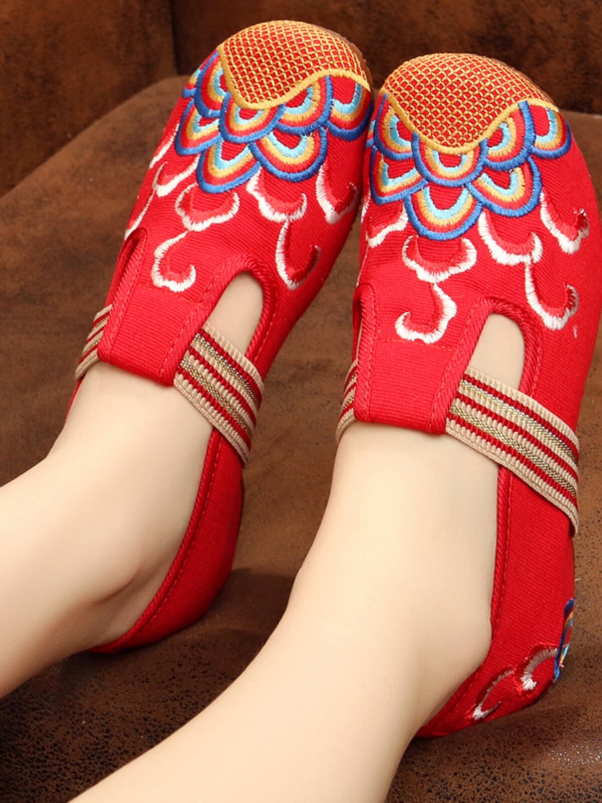 OLD BEIJING ELASTIC BAND EMBROIDERED SHOES SQUARE DANCE GRID BREATHABLE WOMENS CLOTH SHOES NATIONAL STYLE LOW-HEELED TENDON BOTTOM WOMENS SHOES