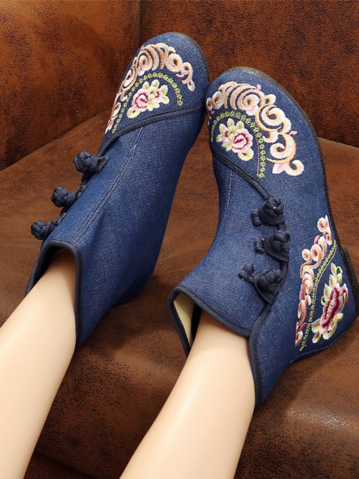 ETHNIC STYLE WOMENS BOOTS SINGLE BOOTS EMBROIDERED BOOTS AUTUMN AND WINTER WOMENS INNER HEIGHT CLASSICAL CLOTH SHOES OLD BEIJING CLOTH BOOTS BOOTS