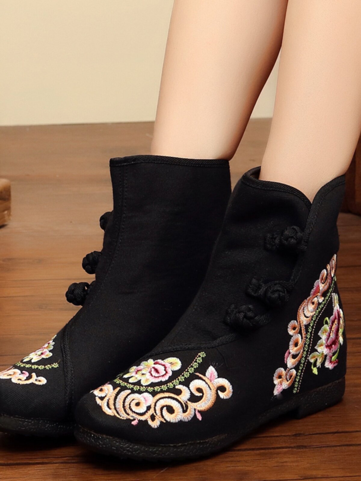 ETHNIC STYLE WOMENS BOOTS SINGLE BOOTS EMBROIDERED BOOTS AUTUMN AND WINTER WOMENS INNER HEIGHT CLASSICAL CLOTH SHOES OLD BEIJING CLOTH BOOTS BOOTS