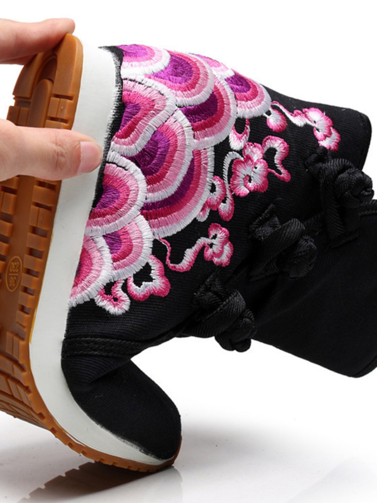 OLD BEIJING WOMENS CLOTH SHOES CASUAL EMBROIDERY BOOTS SHORT BOOTS ETHNIC STYLE WOMENS BOOTS INNER HEIGHTENED CLOTH BOOTS SINGLE BOOTS SEA WAVES COTTON SHOES