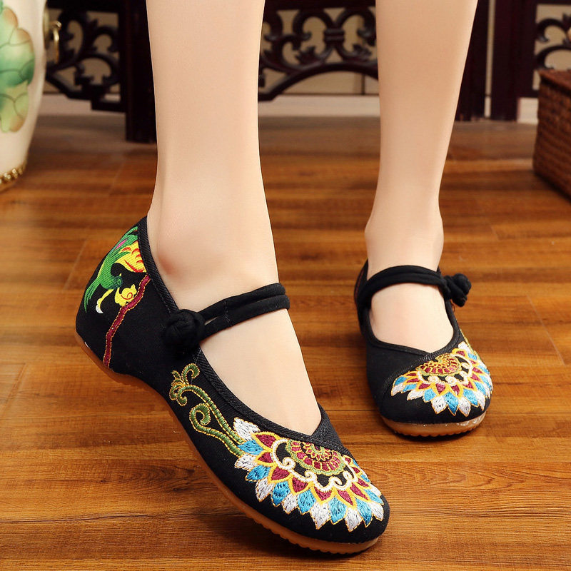 老北京女鞋布鞋佛教圖騰繡花鞋民族風牛津底廣場舞鞋女單鞋媽媽鞋在類目 女鞋, 低幫鞋中 - 來自Buy2taobao.com提供專業的淘寶代購服務