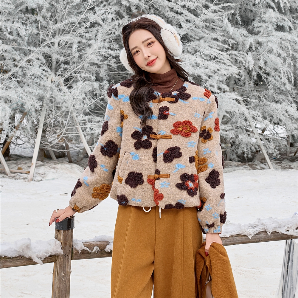 欧货立体花朵羽绒服小众独特
