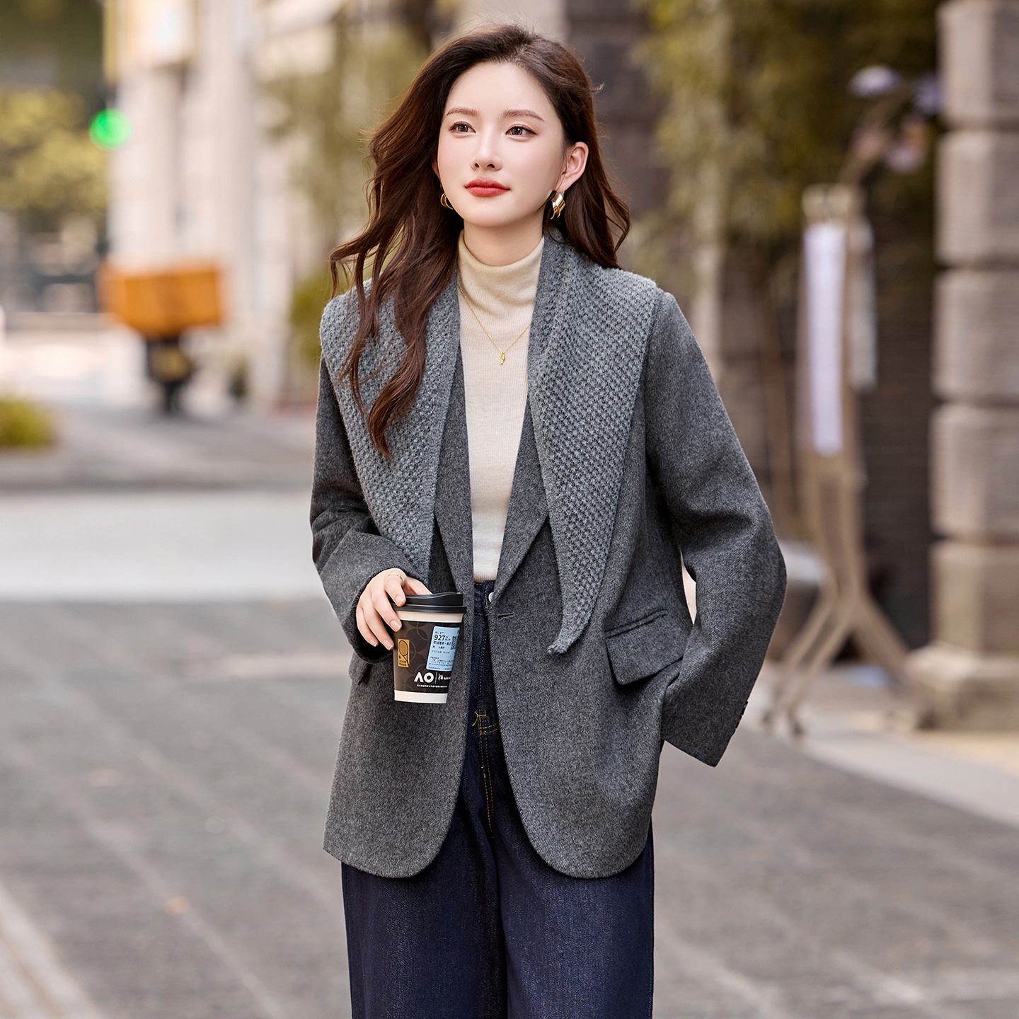 高级感灰色毛呢西装外套女2025秋冬新款配围巾休闲加厚西服小个子