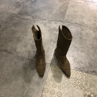 欧美风尖头靴子女冬季铆钉皮带扣宽筒显瘦真皮百搭时装靴骑士靴