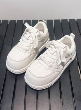 真皮舒适厚底小白鞋女2026新款百搭小众系带休闲运动鞋女潮板鞋女