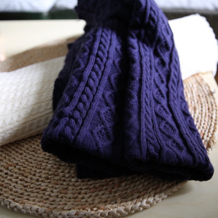 秋冬毛衣布料深蓝色针织粗麻花冬季布料菱形混纺白色毛线衫加厚料