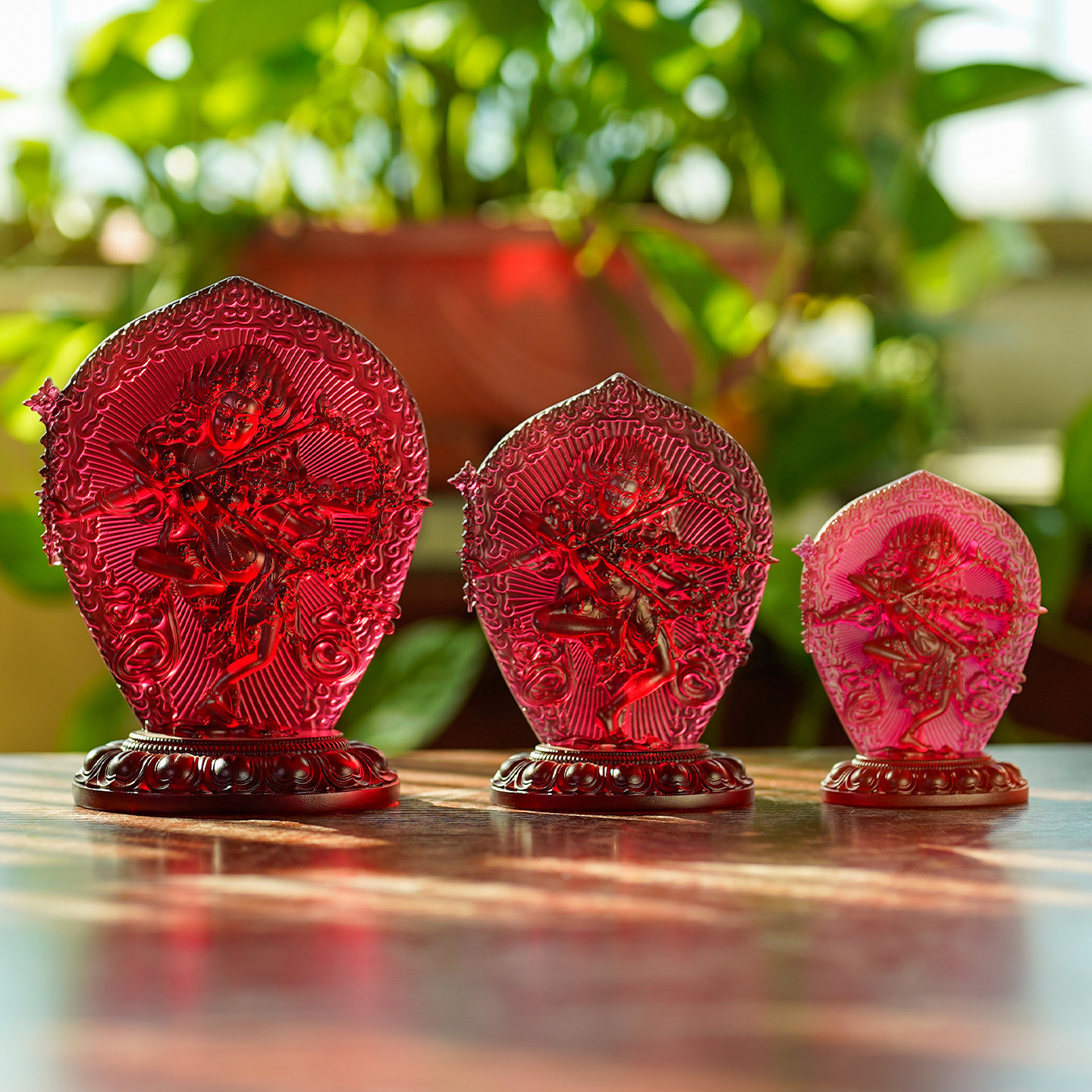 琉璃佛像红色作明佛母居家家用客厅桌面摆件供奉寺庙装饰日常送礼