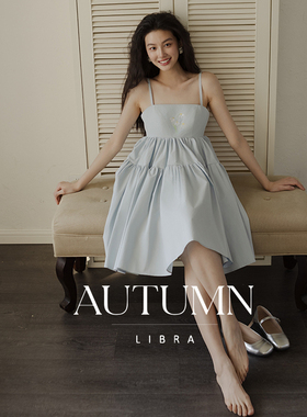 AUTUMN LIBRA|蓝色刺绣吊带短裙