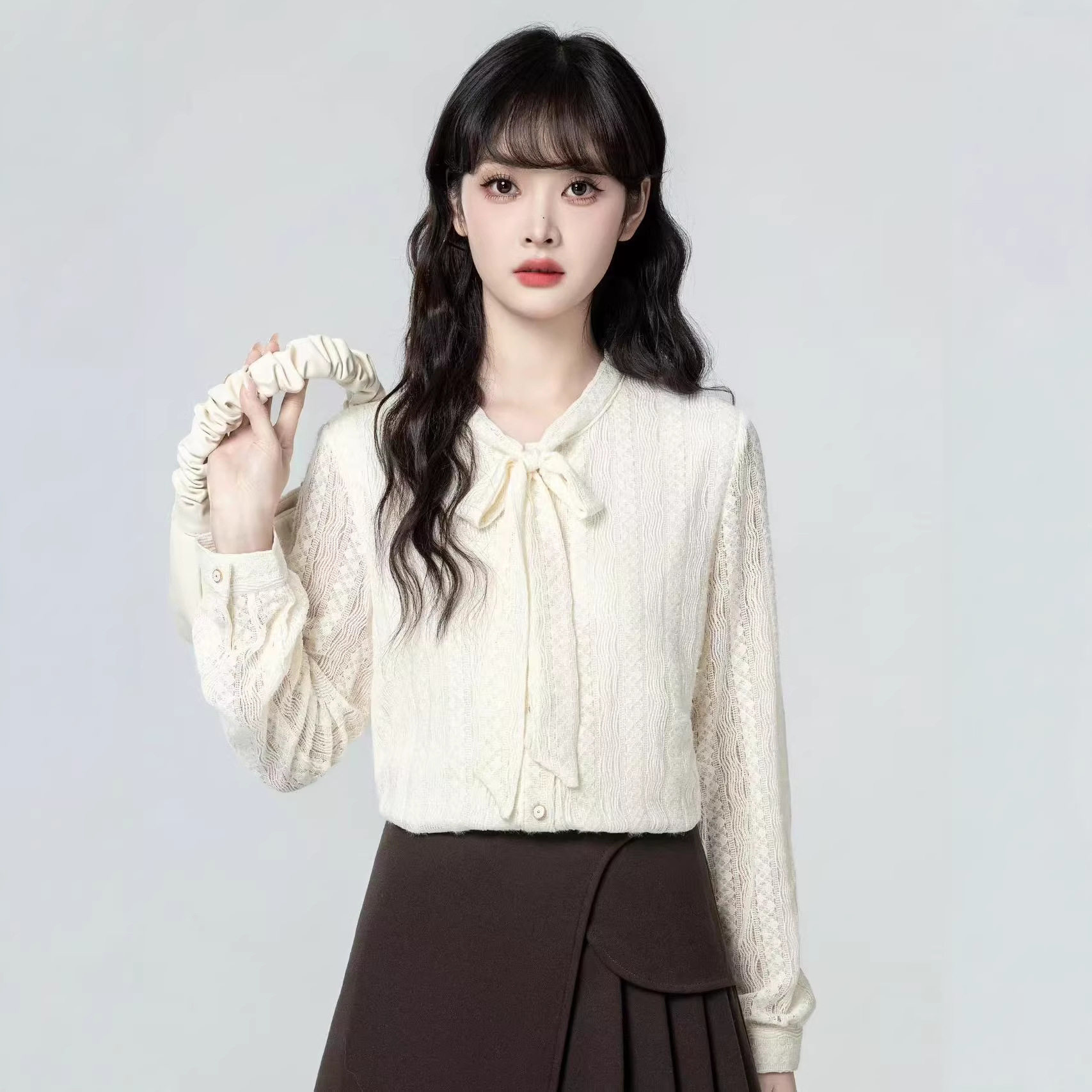 法式杏色蝴蝶结长袖衬衫女春秋2025秋季新款蕾丝系带衬衣宽松上衣