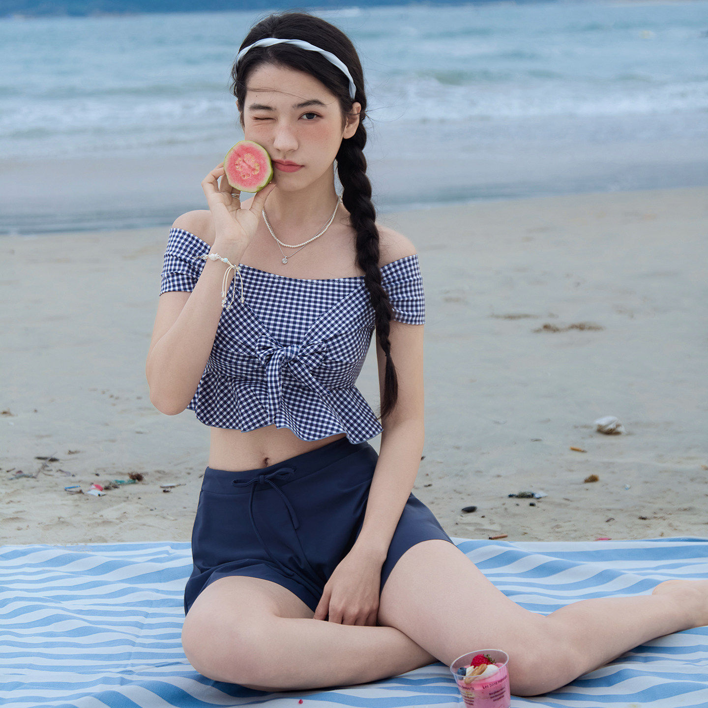 泳衣女格子控露肩一字领露锁骨后背绑带露腰露脐装宽松裤裙分体式