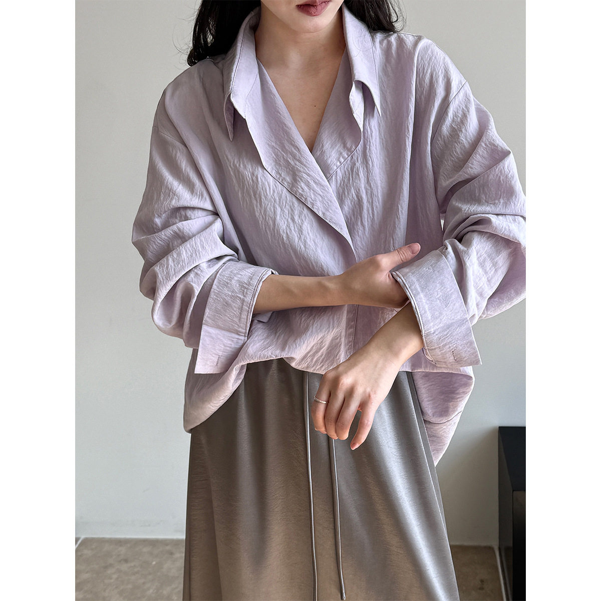 鹿西 韩系微皱肌理设计感衬衫女2025春季新款气质长袖上衣7090