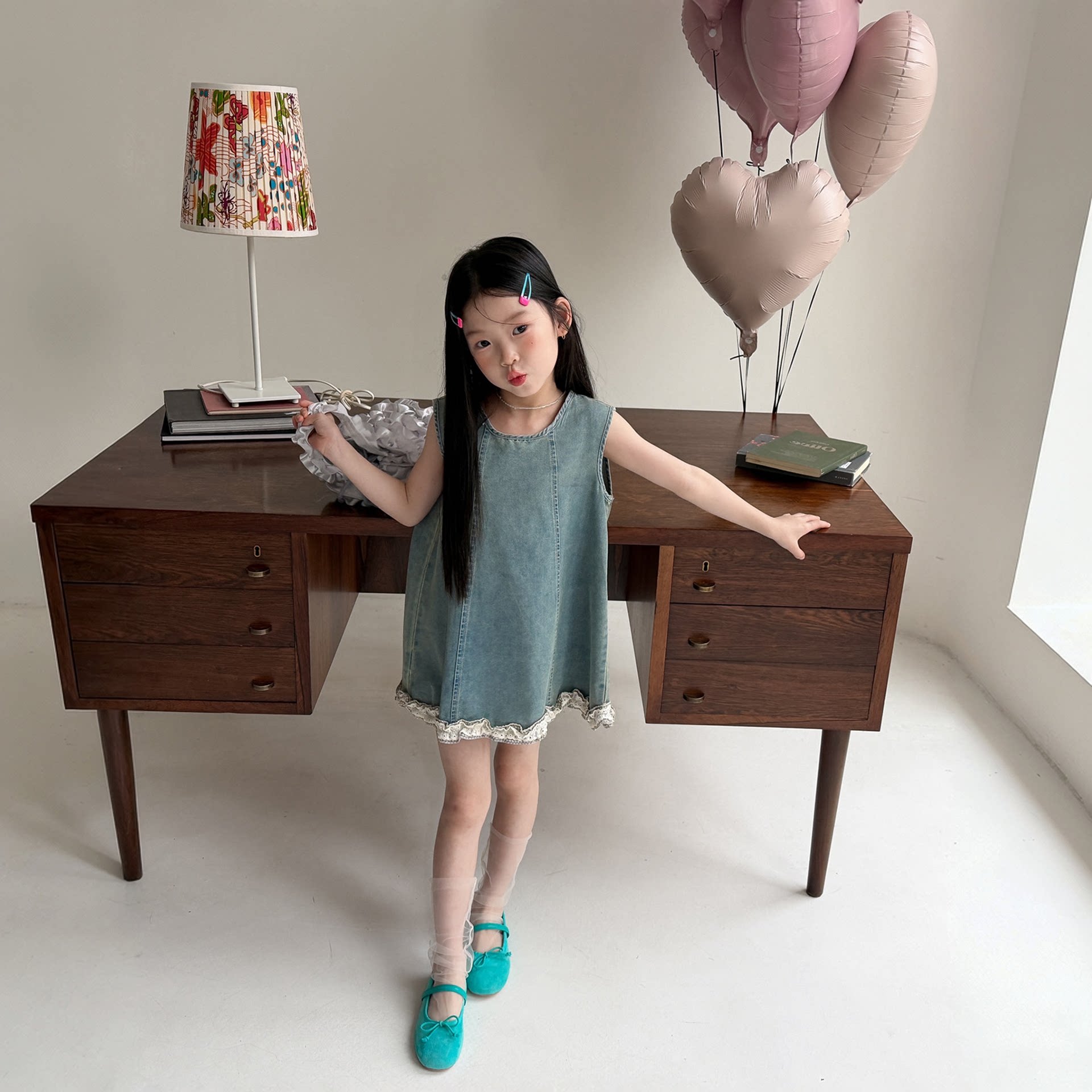 女童牛仔连衣裙26夏新款儿童复古风圆领无袖裙子小个子背心中长裙