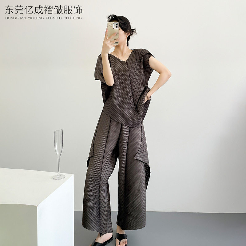 三宅时尚优雅小众审美叠影套装不规则褶皱短袖上衣阔腿裤两件套