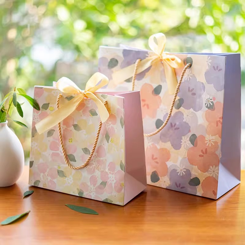 春节浪漫花朵礼品袋送女友礼物高级感手提包装纸袋新年