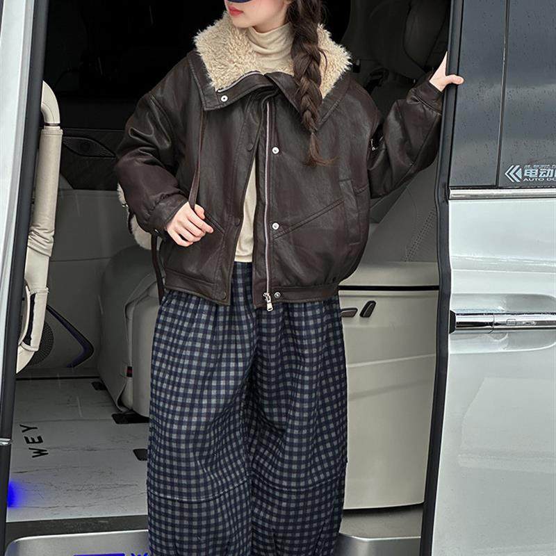 女童冬季加绒加厚皮衣外套两件套2025新款女大童冬装阔腿裤套装。