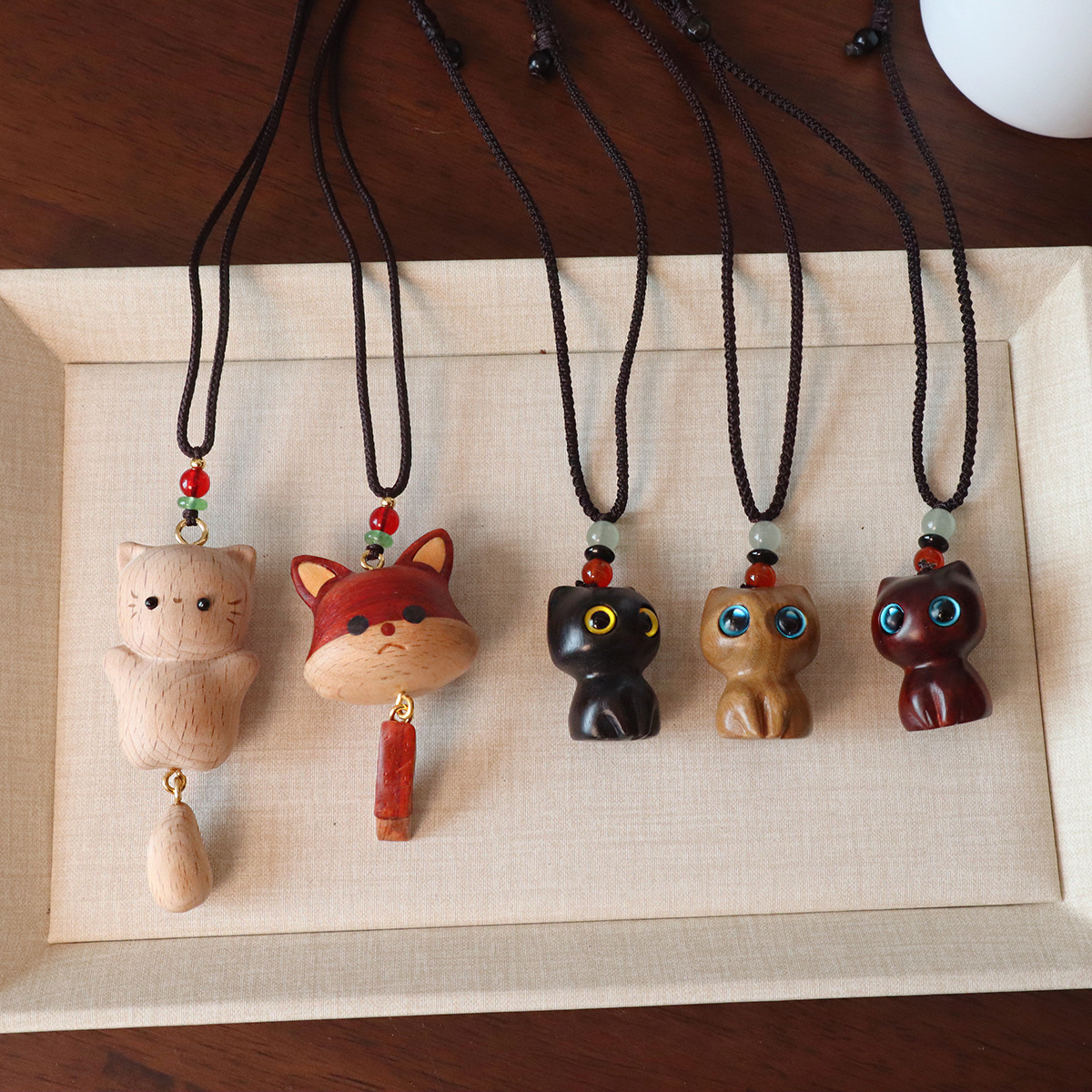 新中式木质可爱小狐狸吊坠项链猫猫吊坠抽拉调节秋冬长款毛衣链女