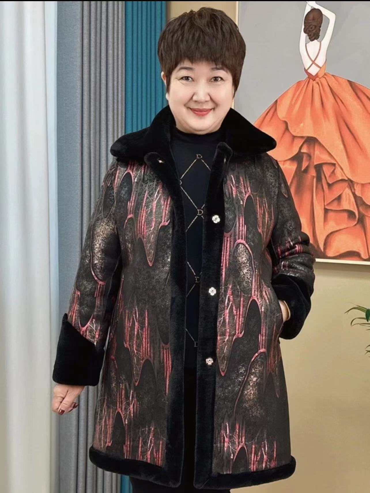 中长款羊剪绒大衣2025年冬季新款妈妈装宽松大码皮毛一体皮草外套