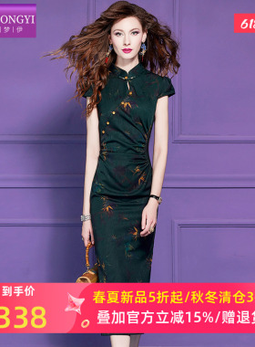 菲梦伊绿色印花新中式连衣裙女短袖夏季复古压褶立领修身旗袍裙子