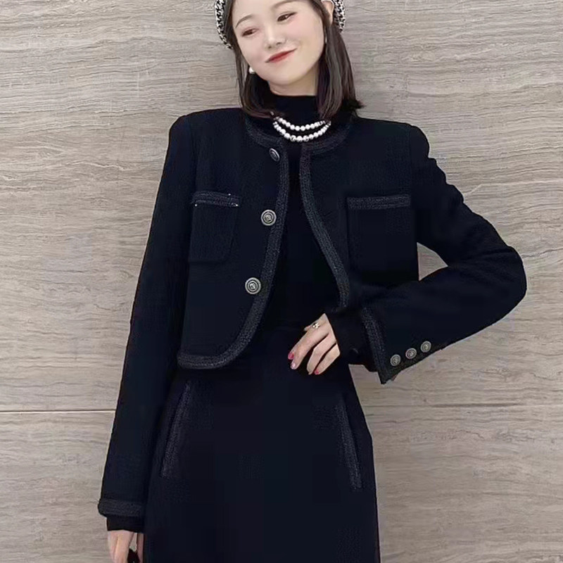 时尚短款羊毛纯色女小香风短外套