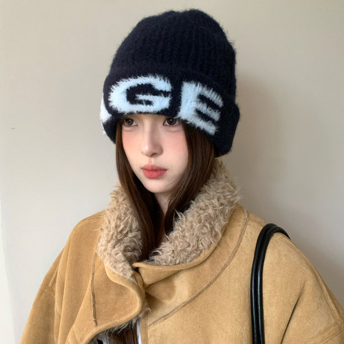 含羊毛提花字母毛绒针织帽